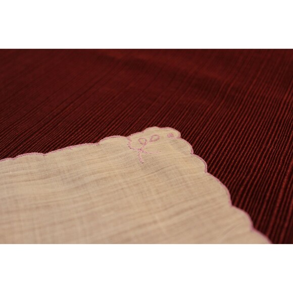 Vintage Violet Linen Handkerchief, Retro Hankie, Scalloped Edges & Scroll Detail - Picture 4 of 6